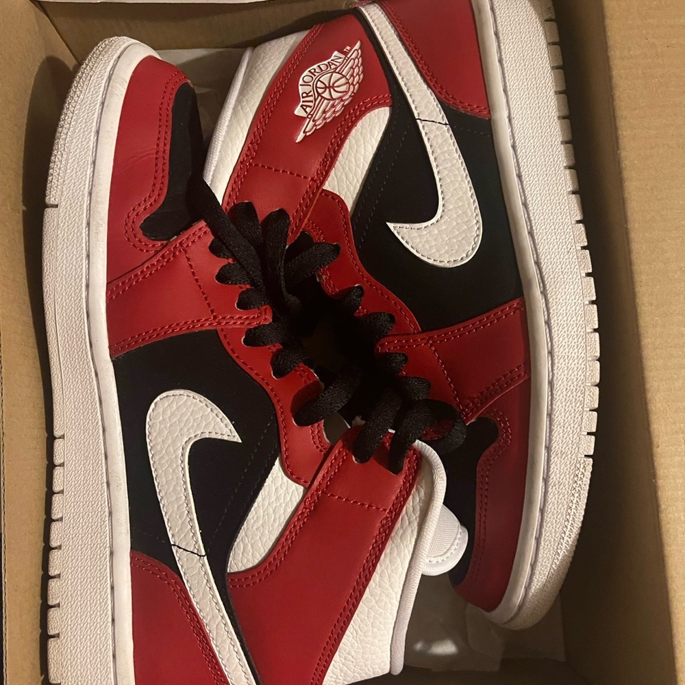 Jordan 1 mids